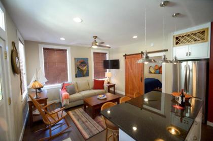 Captain's Quarters Vacation Rental - image 2