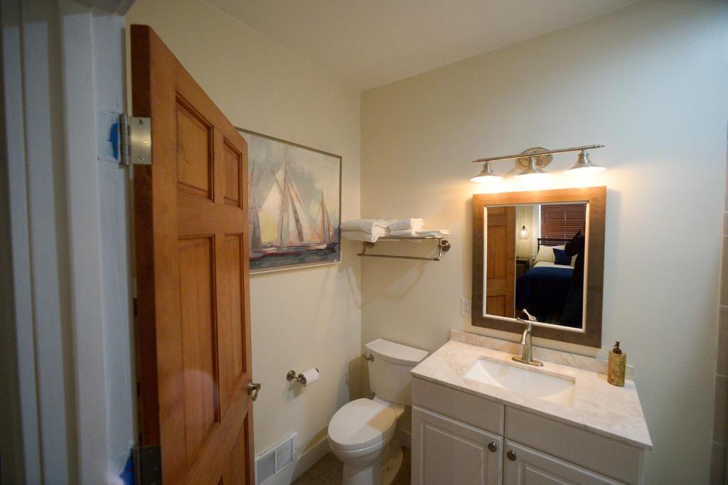 Captain's Quarters Vacation Rental - image 4