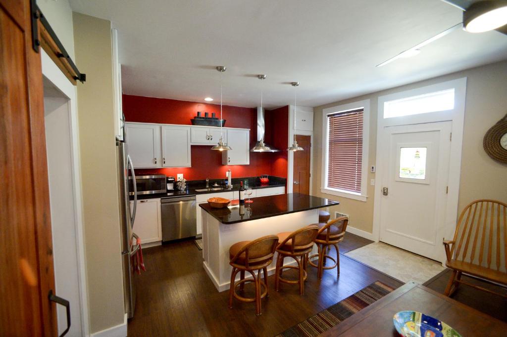 Captain's Quarters Vacation Rental - image 5