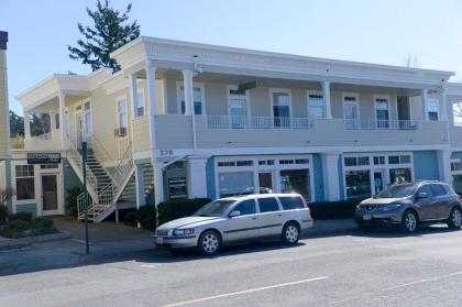 Captain's Quarters Vacation Rental - image 8
