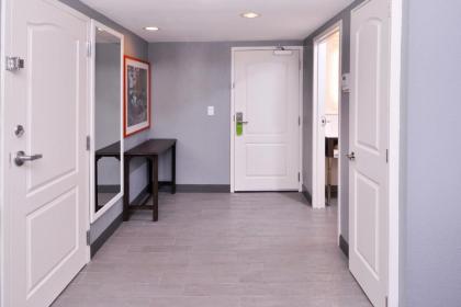 Hampton Inn & Suites Legacy Park-Frisco - image 18