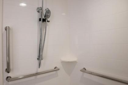 Hampton Inn & Suites Legacy Park-Frisco - image 5