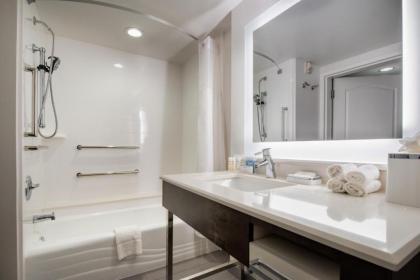 Hampton Inn & Suites Legacy Park-Frisco - image 7
