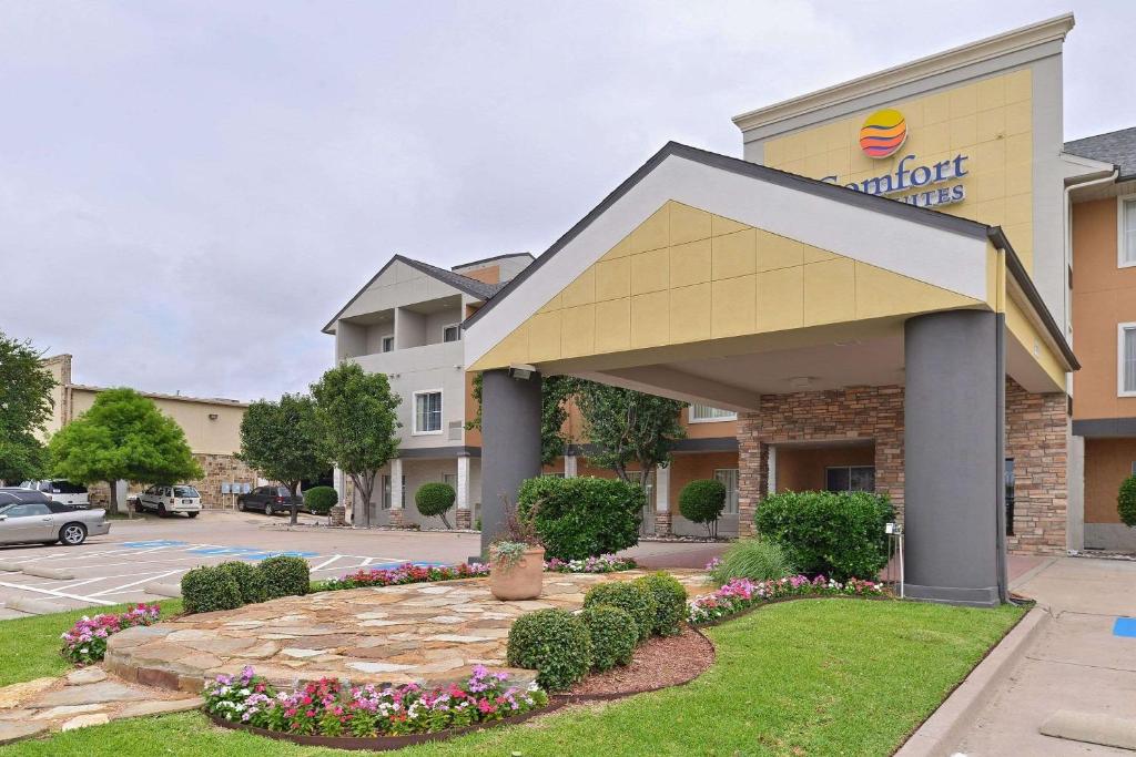 Comfort Inn & Suites Frisco - main image