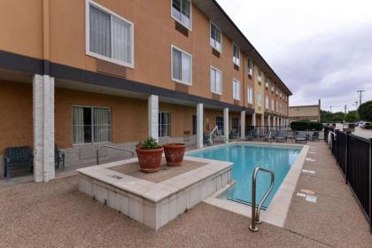 Comfort Inn & Suites Frisco - image 8