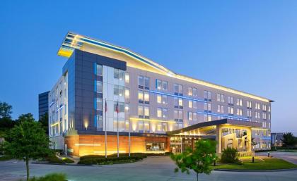 Aloft Hotel Frisco - image 3