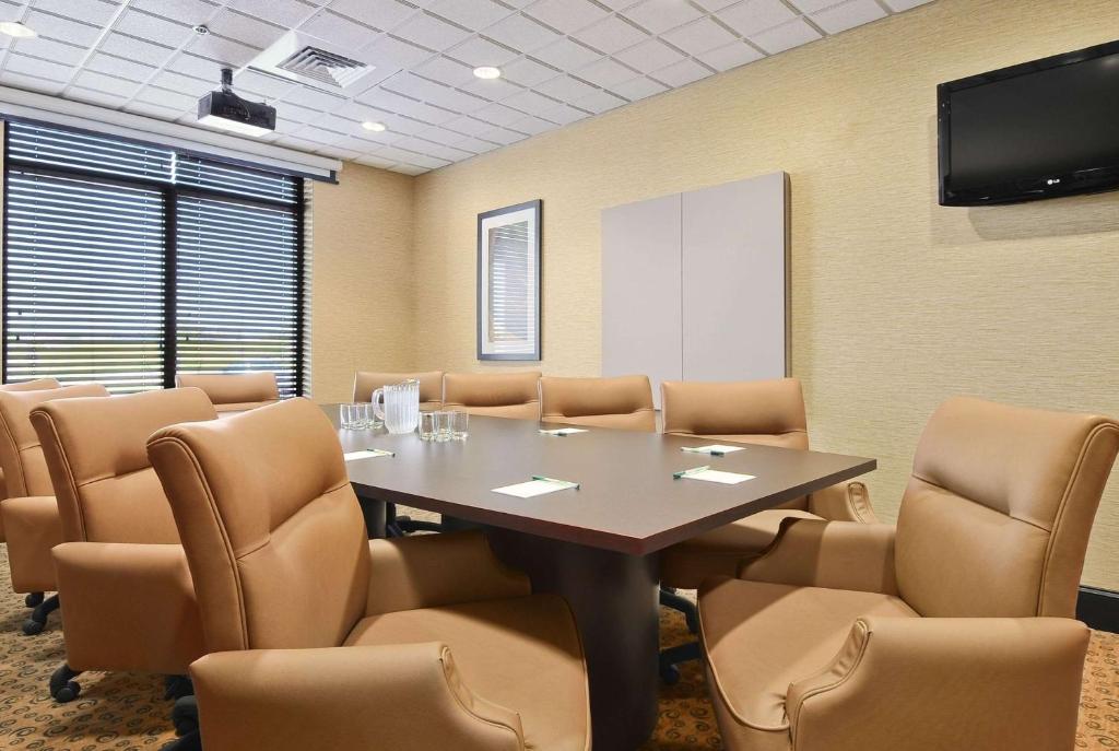 Wingate By Wyndham Frisco - image 2