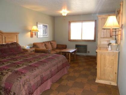 New Summit Inn - image 23