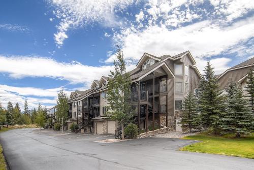 Three-Bedroom Spacious Condo 206 at Bay Club - image 3