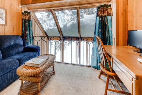 Four-Bedroom House at Red Feather with Sauna - image 3