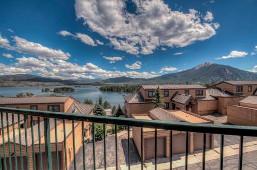 Lake Forest Hillside - main image