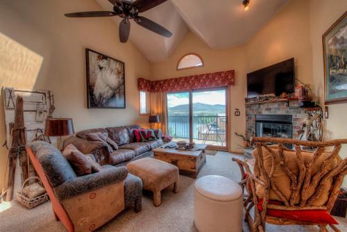 Lake Forest Hillside - image 3