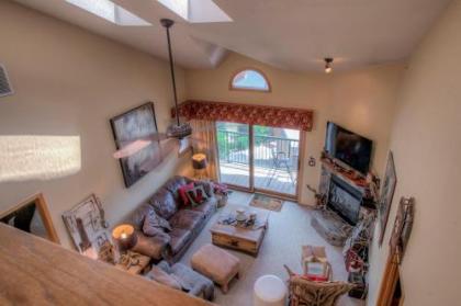Lake Forest Hillside - image 5