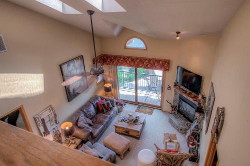 Lake Forest Hillside - image 5