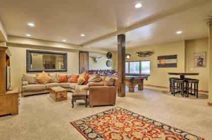 The Bells Luxe Lodge with Game Room Deck Fireplace