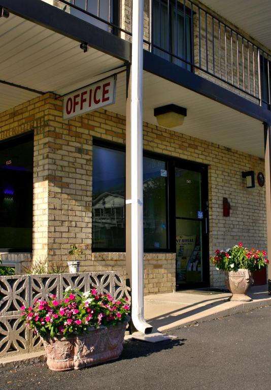 Relax Inn Front Royal - image 6