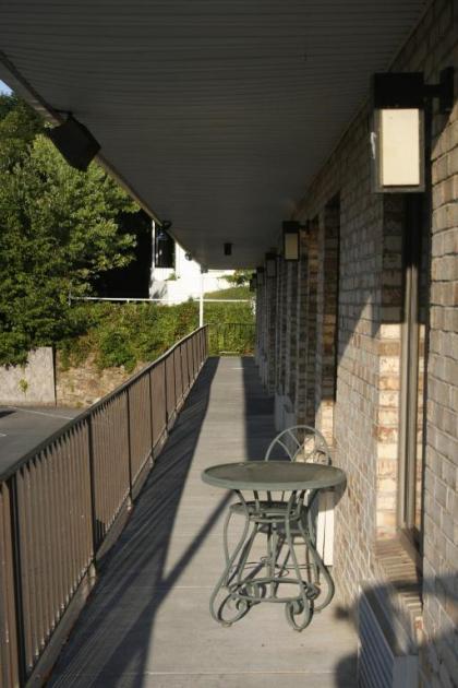 Relax Inn Front Royal - image 7