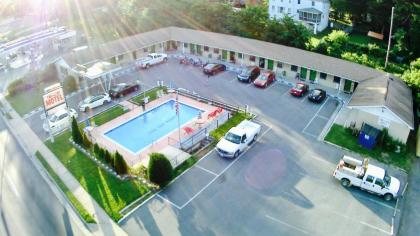 Twi-Lite motel - image 5