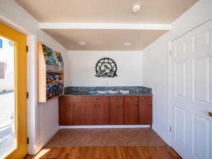 Balanced Rock Inn - image 10