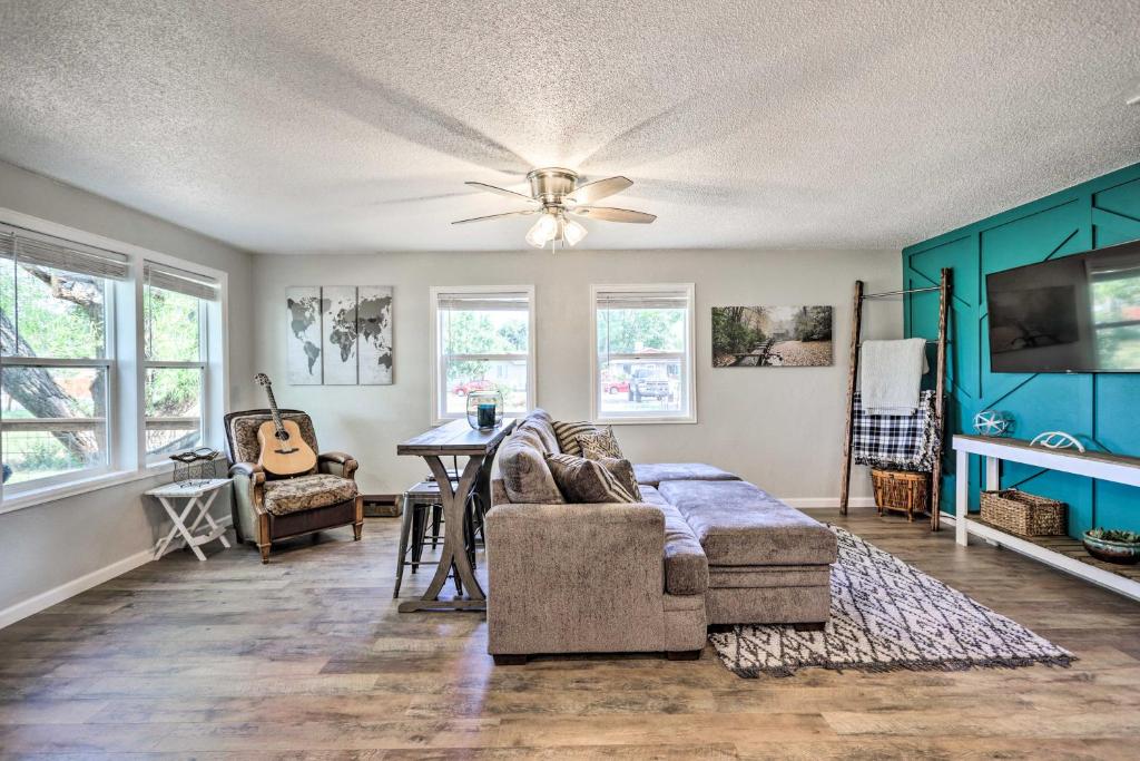 Cozy House with Views 1 Mi to Colorado River! - image 6