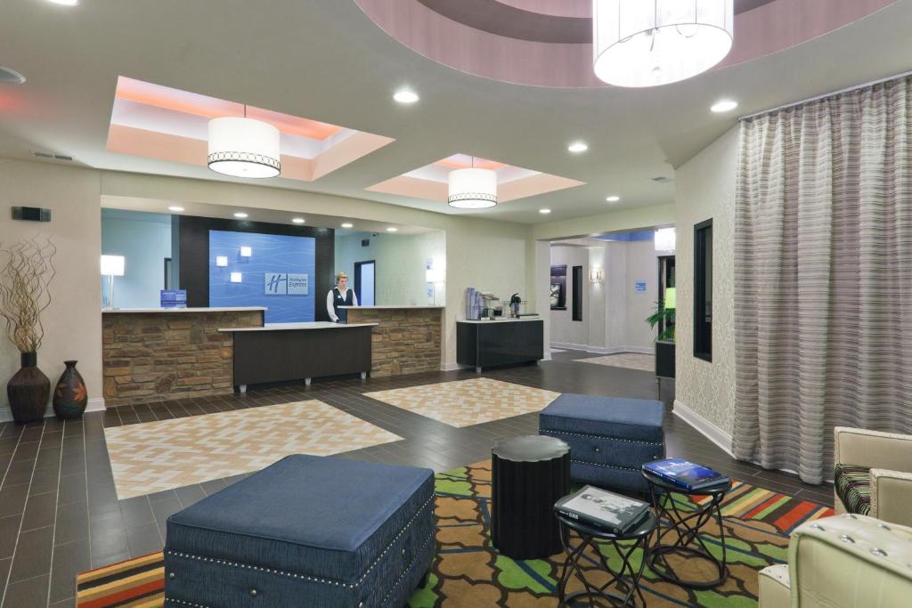 Holiday Inn Express Fulton - image 5