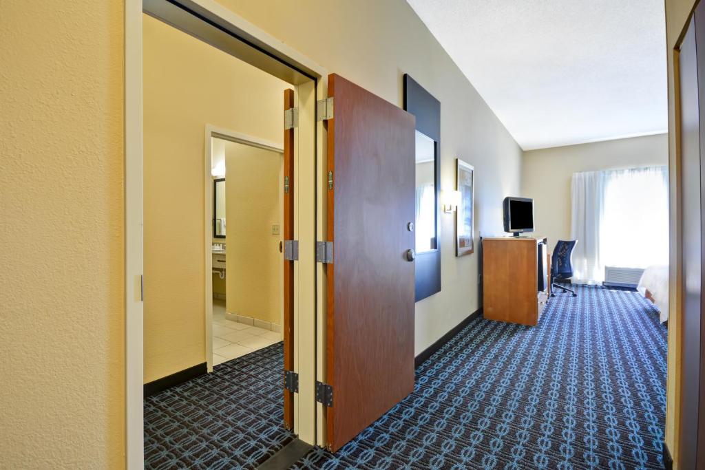 Fairfield Inn and Suites by Marriott Birmingham Fultondale / I-65 - image 6