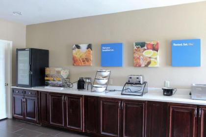 Comfort Inn & Suites - image 8