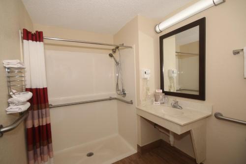 Red Roof Inn Gaffney - image 7