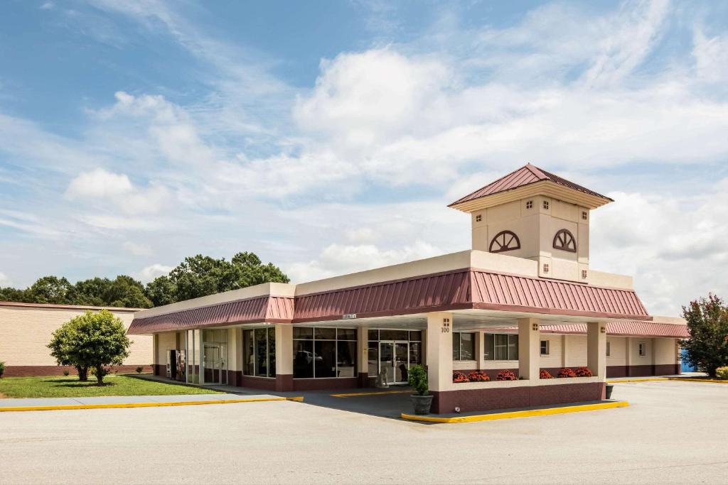 Super 8 by Wyndham Gaffney - main image