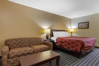 Econo Lodge - image 12