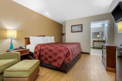 Econo Lodge - image 15