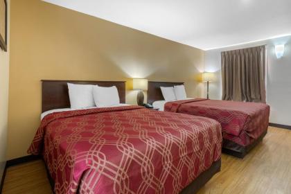 Econo Lodge - image 2