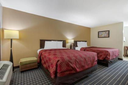 Econo Lodge - image 4