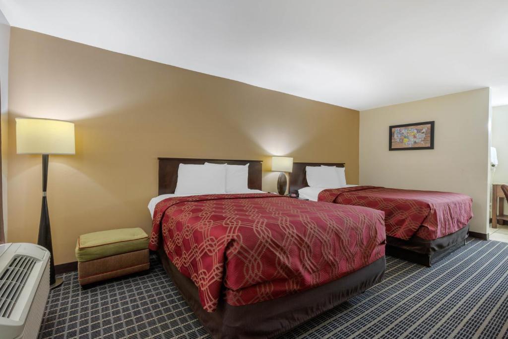 Econo Lodge - image 4