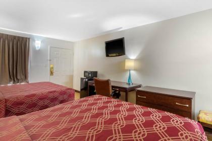 Econo Lodge - image 5