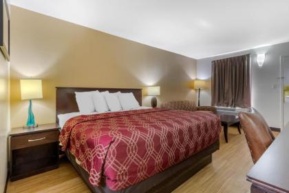 Econo Lodge - image 8