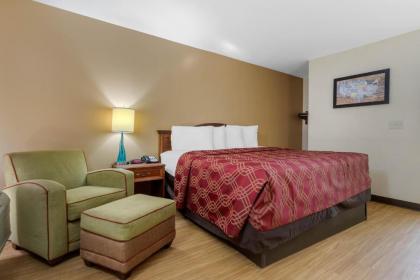 Econo Lodge - image 9