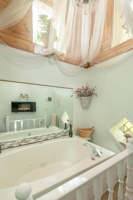 Cloran Mansion Bed & Breakfast - image 6