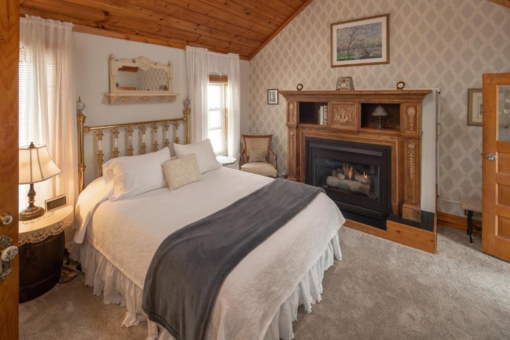 Cloran Mansion Bed & Breakfast - image 7