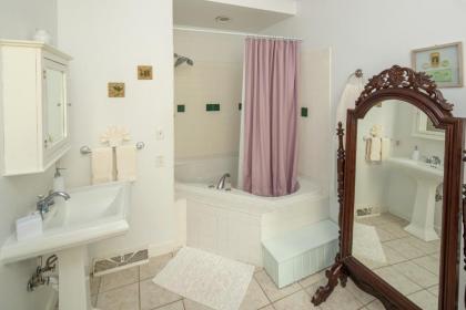 Cloran Mansion Bed & Breakfast - image 8