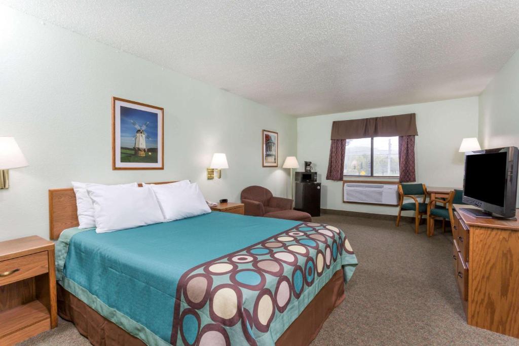 Super 8 by Wyndham Gallipolis Pt Pleasant Area - image 5