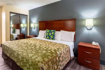 Econo Lodge Gallup - image 10