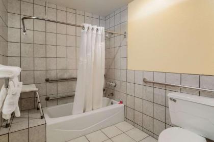 Econo Lodge Gallup - image 13
