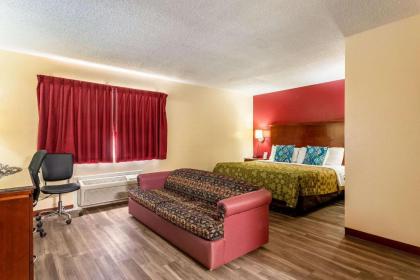Econo Lodge Gallup - image 15