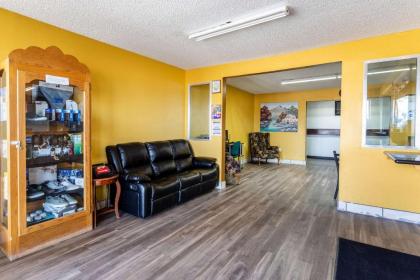 Econo Lodge Gallup - image 3
