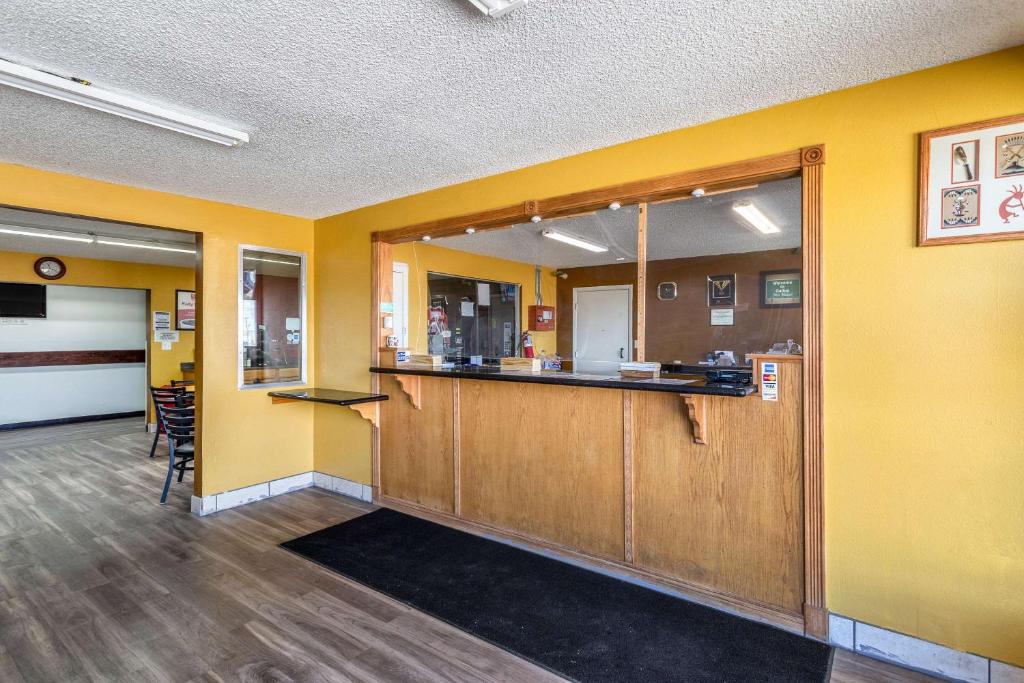 Econo Lodge Gallup - image 4