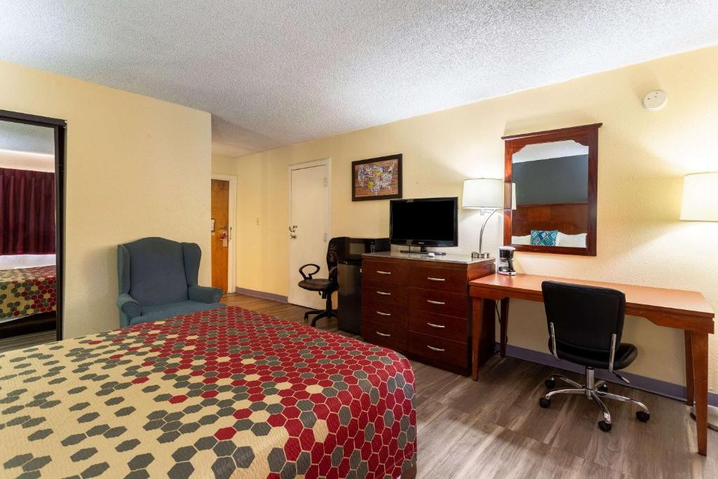 Econo Lodge Gallup - image 6