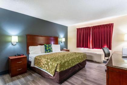 Econo Lodge Gallup - image 9