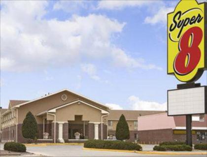 Super 8 by Wyndham Gallup - image 2