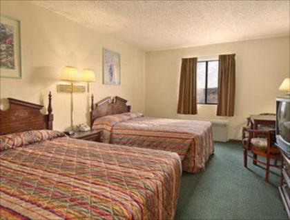 Super 8 by Wyndham Gallup - image 7